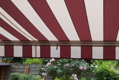 Toile rayée rouge et blanche pour store banne traditionnel