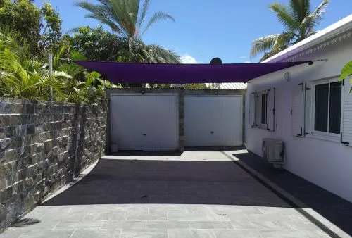 Voile d'ombrage rectangulaire violet pour parking extérieur